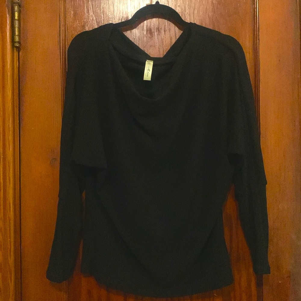 Mahina women’s sweater, black, sz L, never worn. Bought in Hawaii, beautiful!!!!